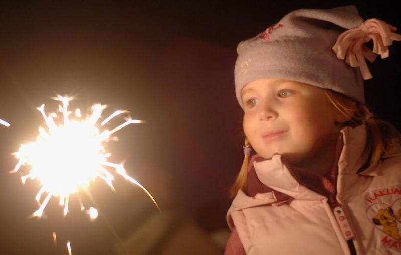 Ура, каникулы! Пиротехника, которую можно запускать с детьми - Тотьма | totma.salutsklad.ru